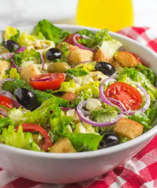olive garden salad with pepperoncini olives and croutons